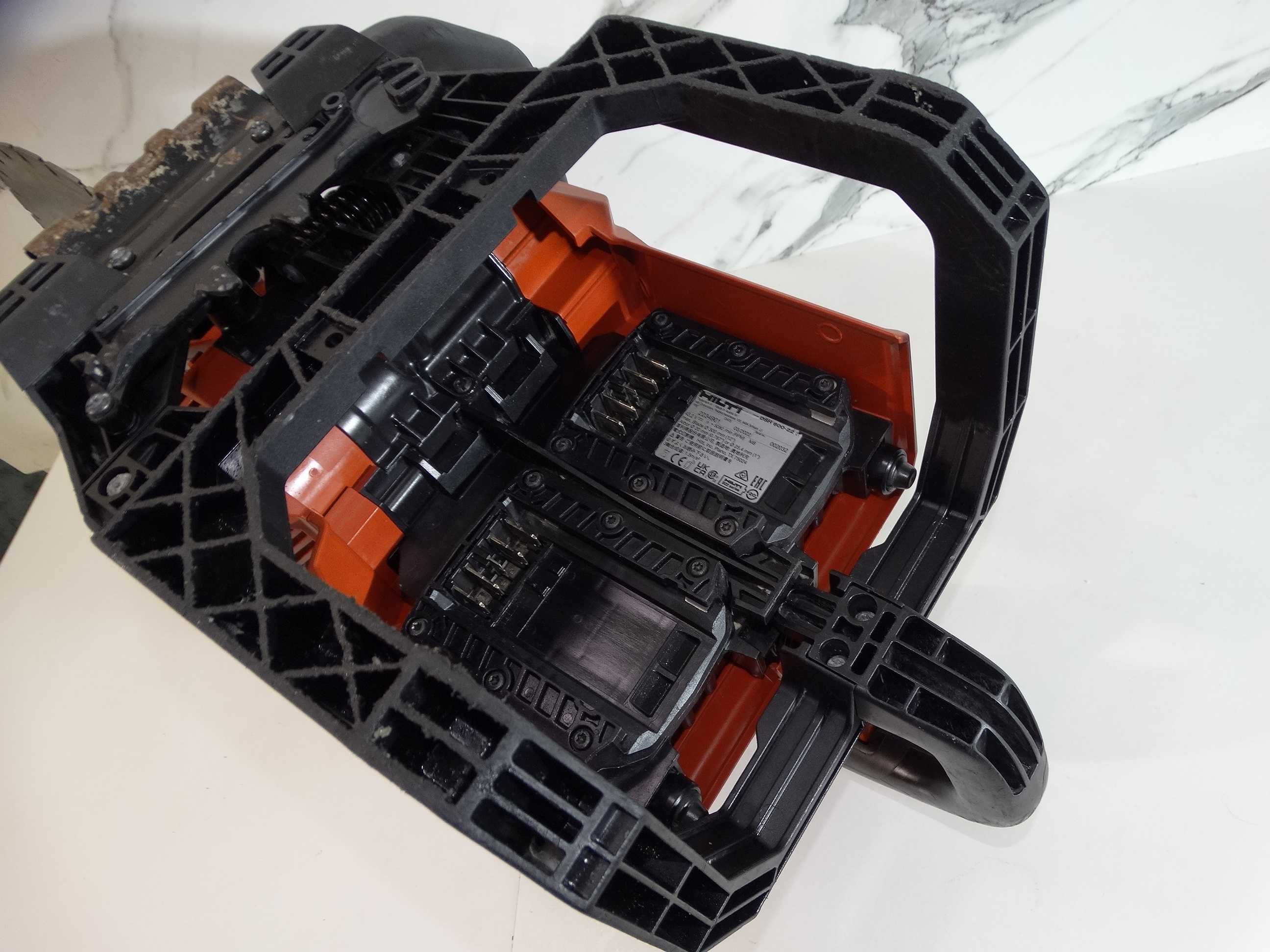 Hilti DSH 600 - 22 / Nuron - Акумулаторен фугорез  300 мм