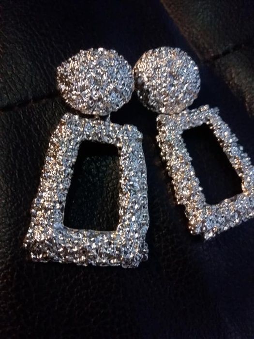 Стоманени обеци с модерен дизайн