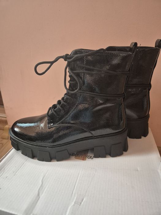 Черни Боти ABOUT YOU