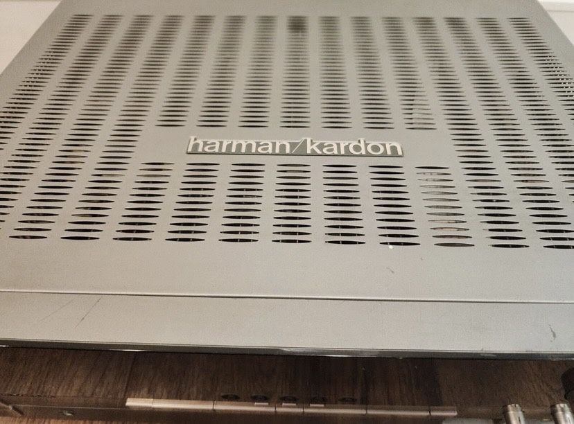 Se vinde statie harman kardon avr-135