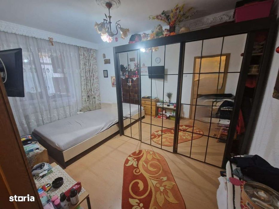 Ap. 3 camere- decomandat- parter+balcon și beci, Plevna