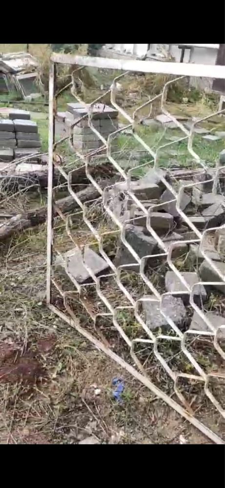 Продается решетка железная