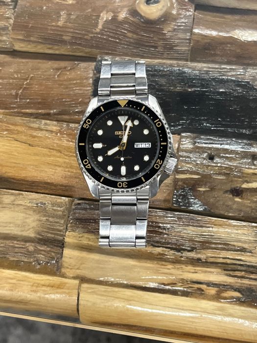 Часовник Seiko 5 Sports SRPD57K1