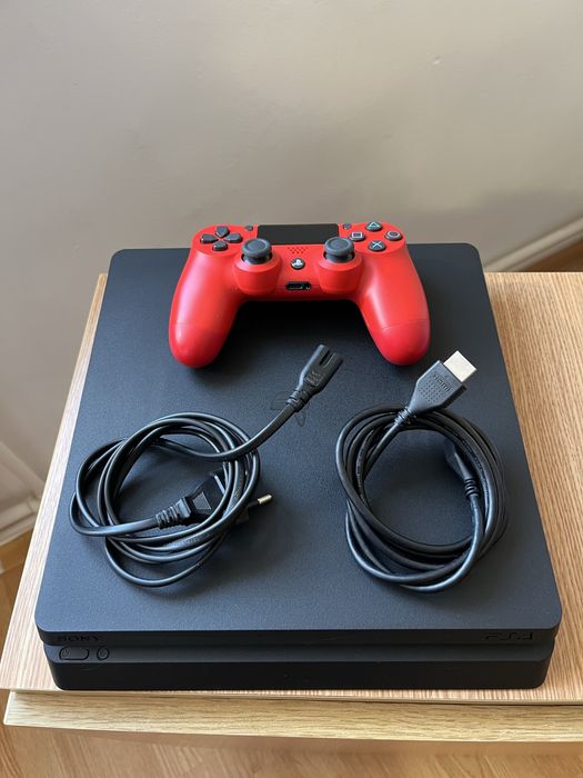 Vand PS4 cu 13 jocuri