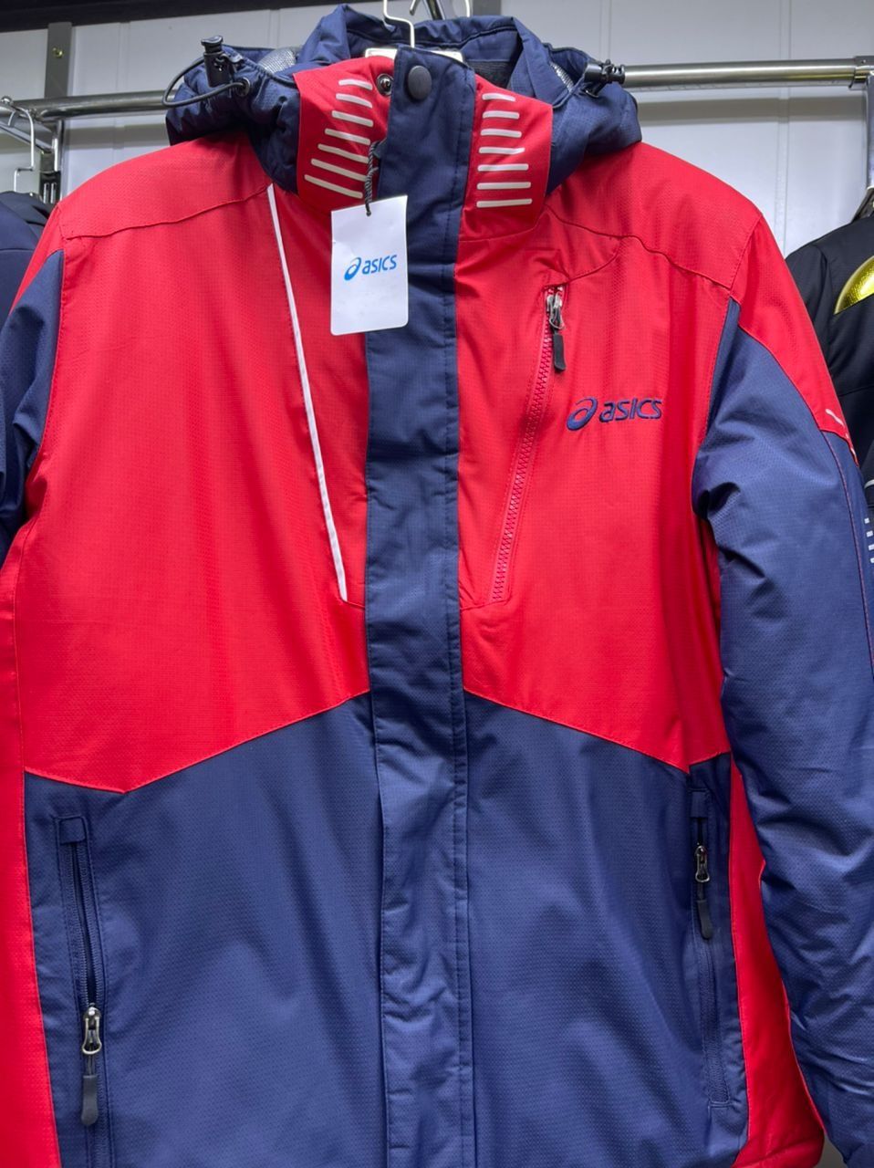 Продаюся горнолыжные куртки фирмы Asics, Columbia, The North Face.