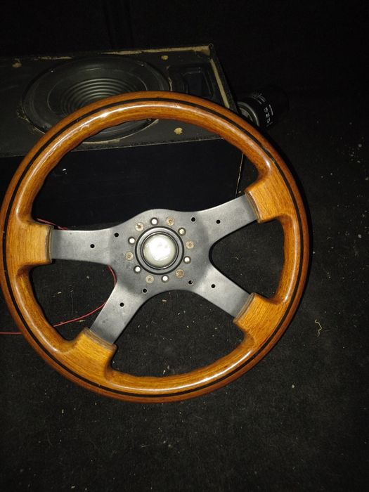 Mono волан с махагон