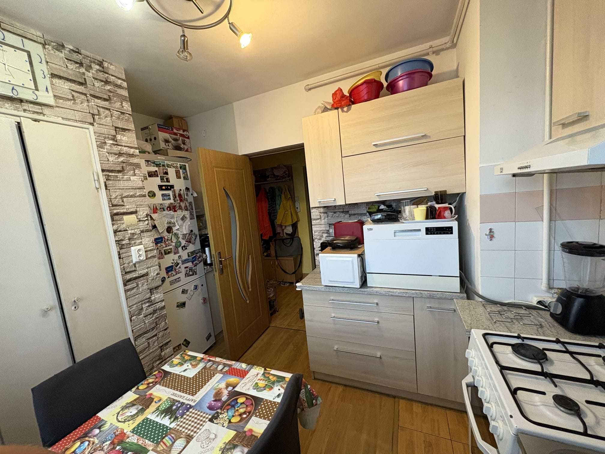Persoana fizica vând apartament 2 camere Gheorgheni, zona Baisoara