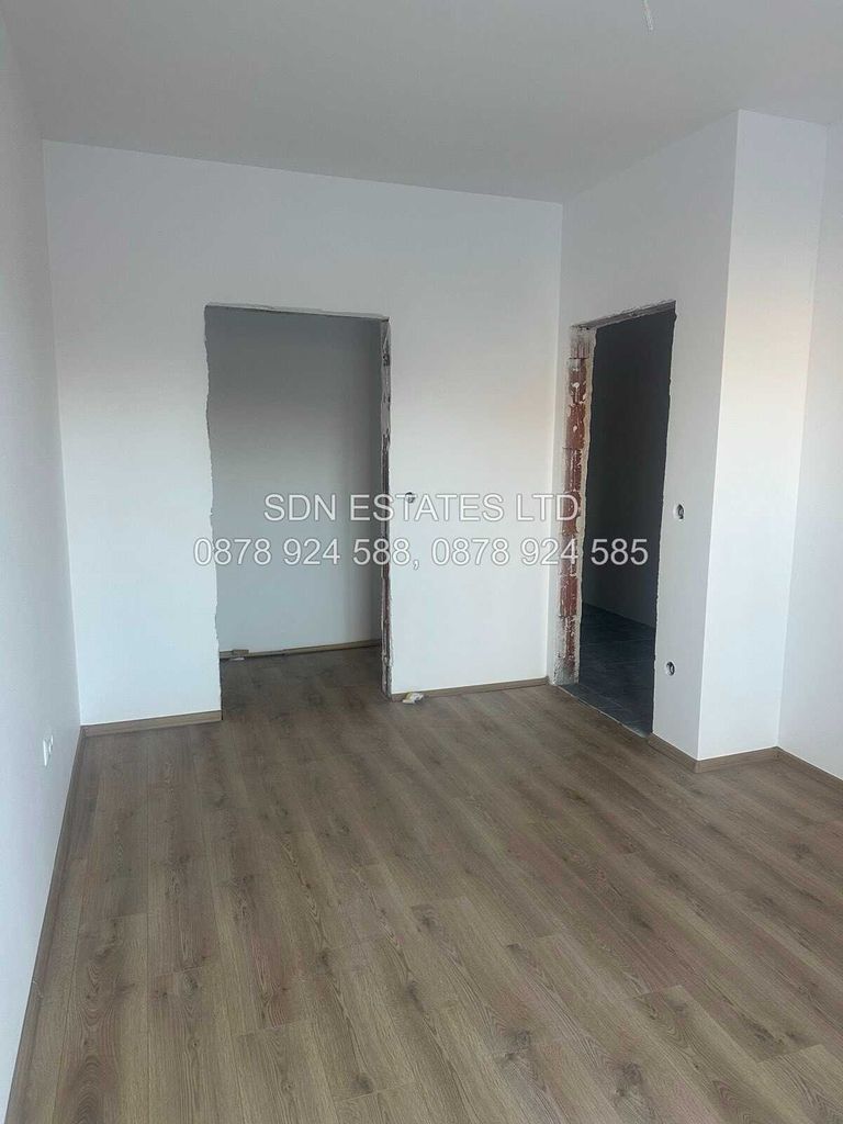 Продава се Тристаен апартамент в Казанлък - 116 кв.м за 1071 €/кв.м - Снимка #2