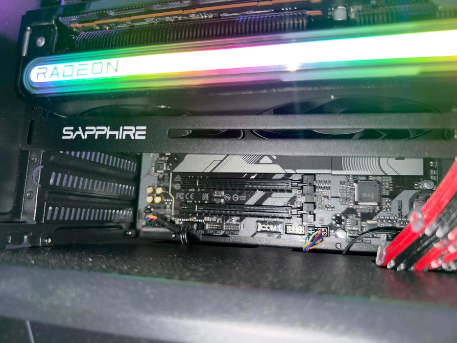 Placa Video SAPPHIRE NITRO+ AMD Radeon RX 7800 XT 16GB 256 bit