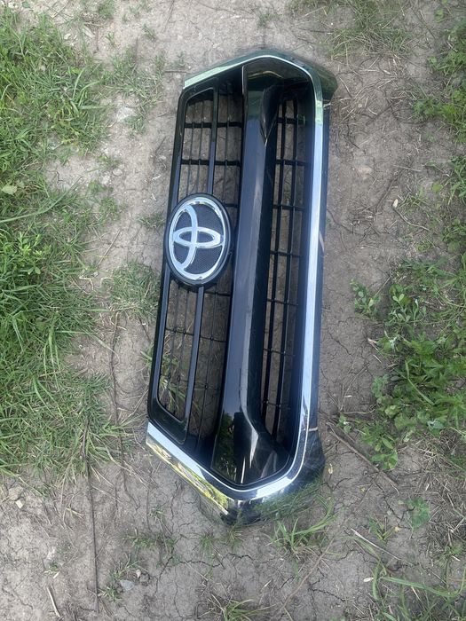 Grilă radiator toyota hylux.