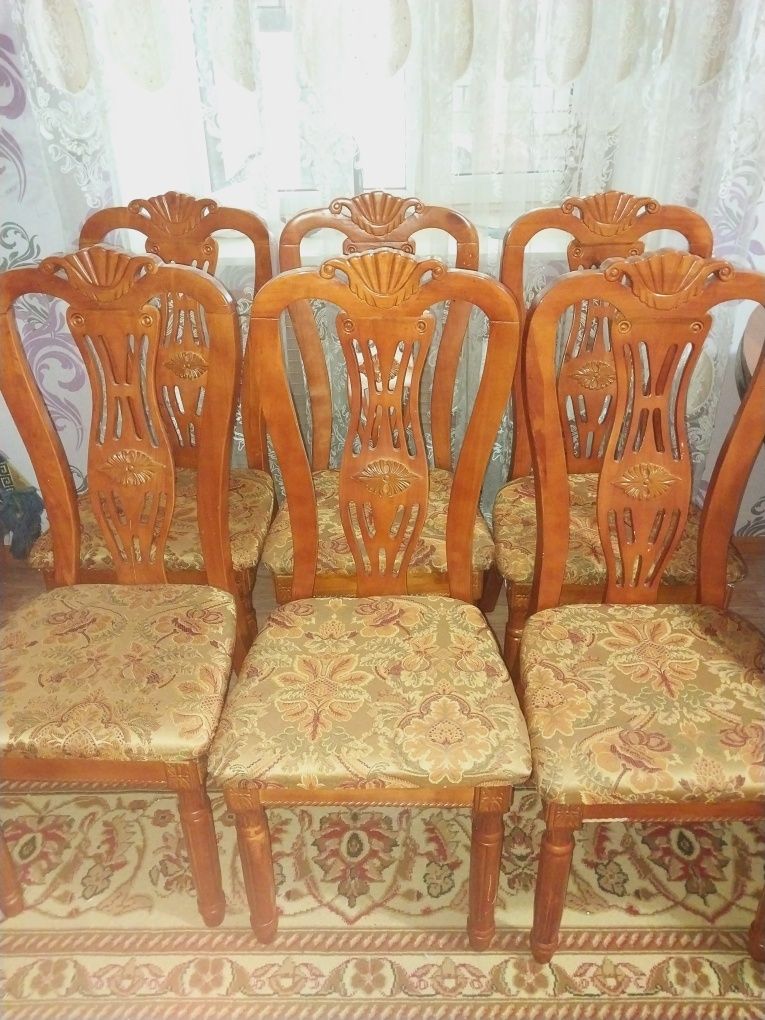 Стол и стулья продам