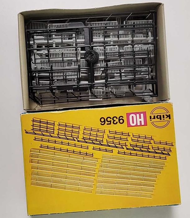 Lot macheta garduri, terasament, balustrazi, banci diorama H0 1:87 CFR