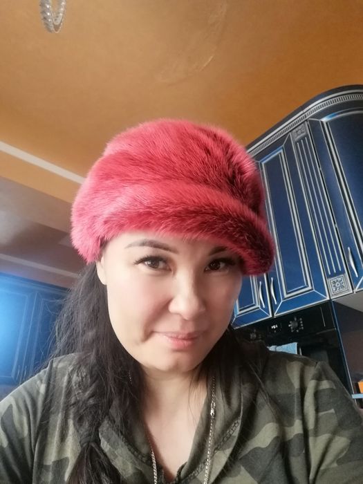 Норковая кепка красная