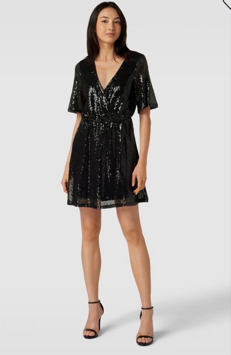 Рокля с пайети в черно