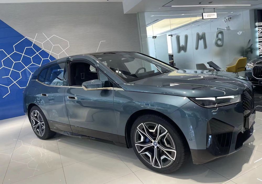 BMW iX xDrive 40 ( BMW iX40)   2024 в Top Version на заказ