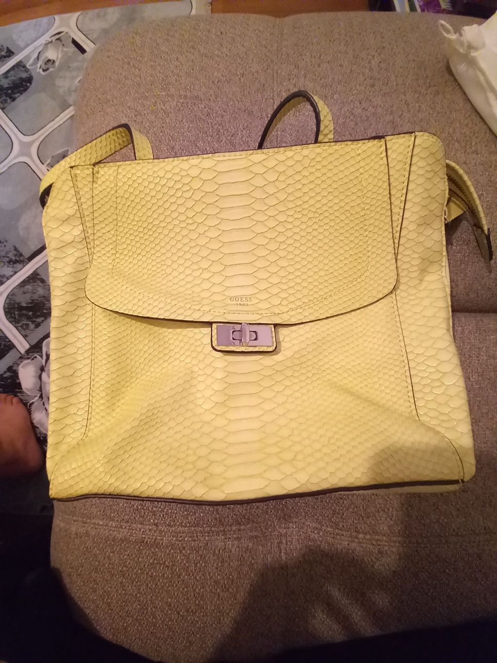 Geanta,GUESS 1981