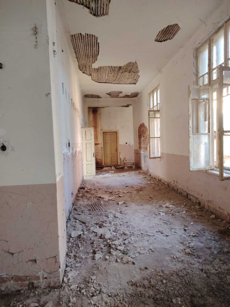 Продава се Промишлена сграда в с. Радомирци, Област Плевен - 9090 кв.м за 13 €/кв.м - Снимка #16