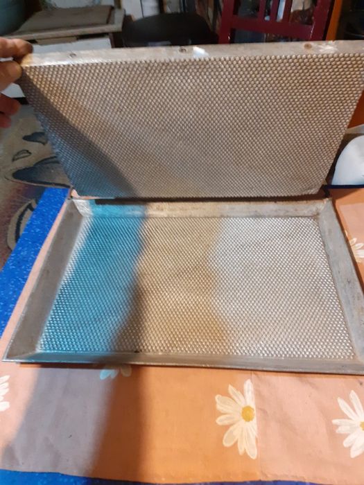 Vând presa pentru faguri 1300 negociabil