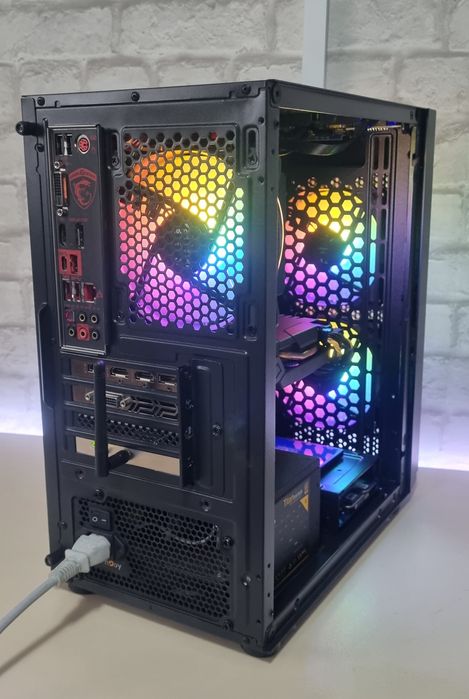 Unitate PC Gaming: Ryzen 5 1600X/16GB RAM/GTX 1050 2GB/SSD 240GB/500GB