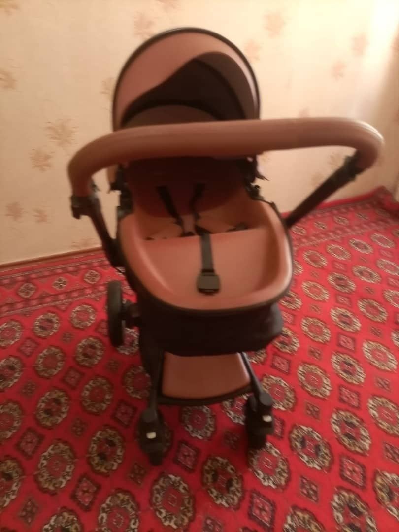 Kolyaska detakaya v ochen xoroshem sostoyanie. Eco koja.