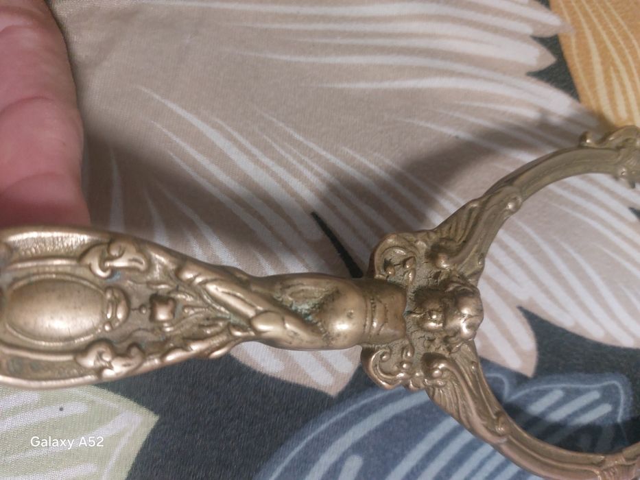 Oglindă de mână veche din bronz masiv