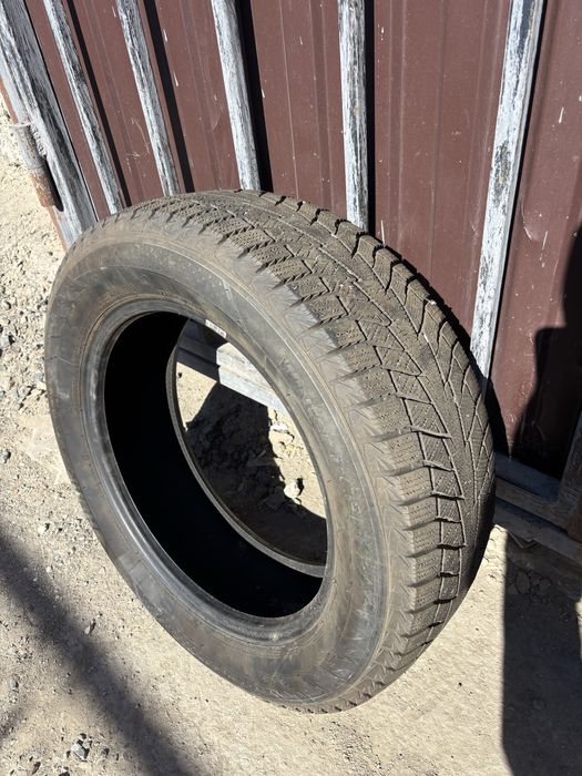 Продам зимний покрышка 215/60/17 Hankook