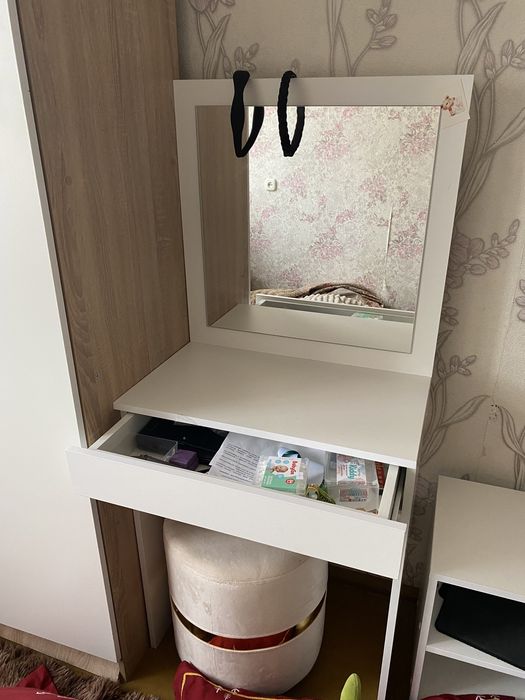 Туалетный столик с зерколом