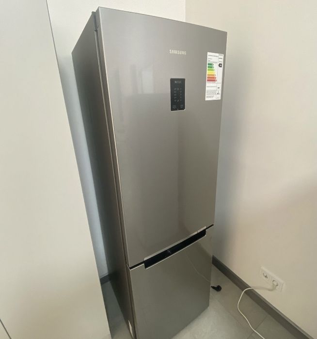 Продаю холодильник Samsung в отличном состояние
