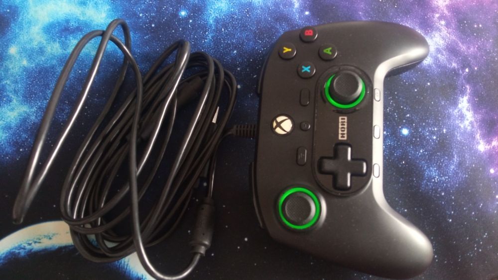 Controller cu fir Horipad Pro pentru Xbox Series X|S