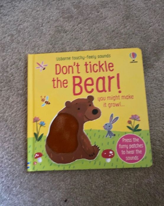 Carte cu sunete Don't tickle the bear
