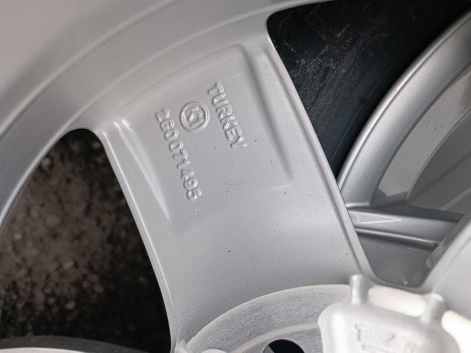 Нови ОРИГИНАЛНИ джанти 15 цола 5 100 за VW Seat+Зимни гуми Pirelli