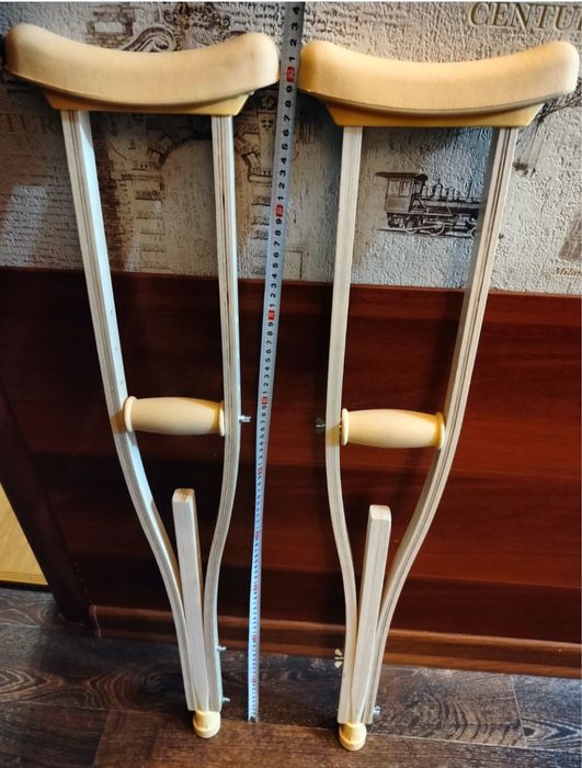 Продам детские костыли