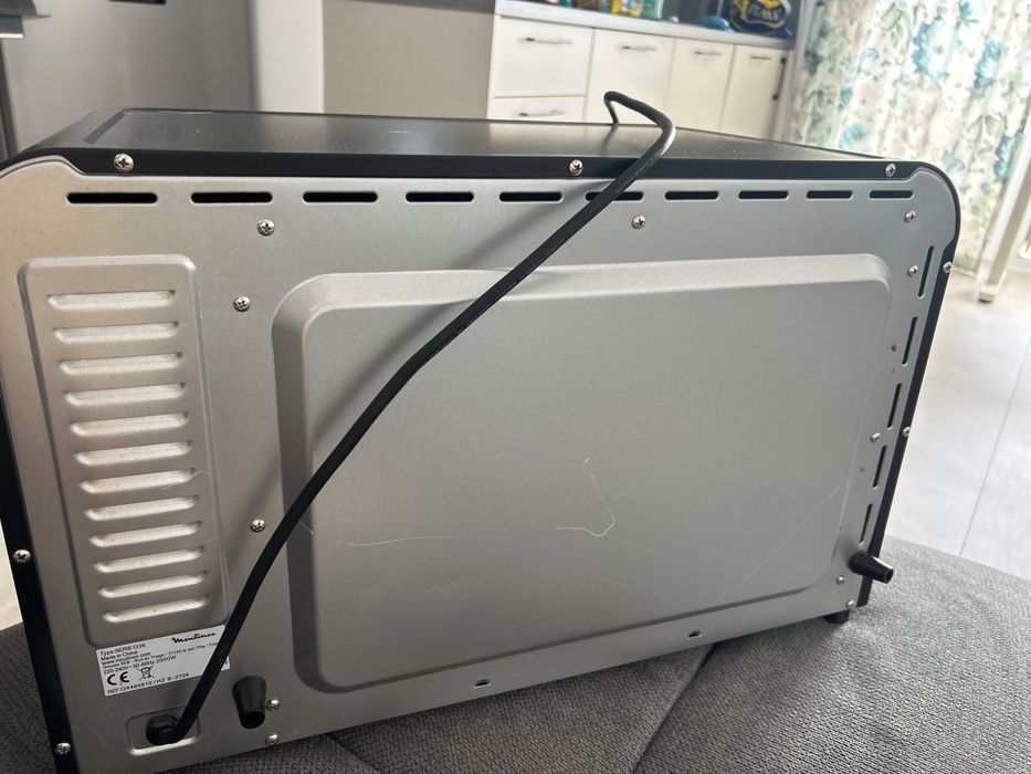 Mini oven Moulinex  este nou utilizat doar o data adus din Belgia.