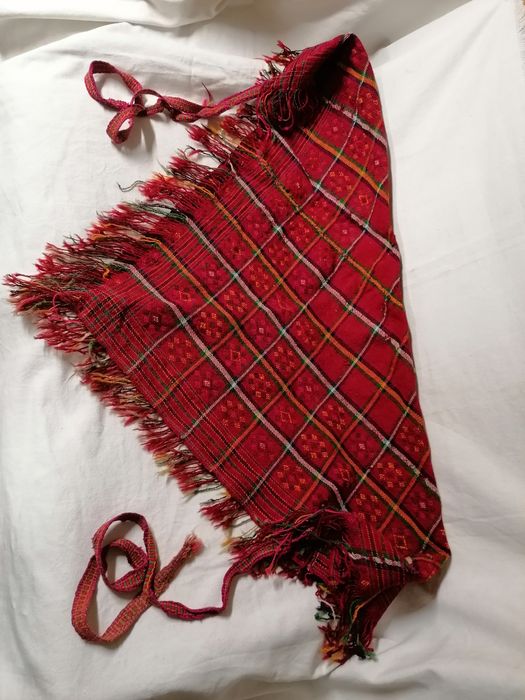 Родопски части от дамска носия (кърпа за кръста, чорапи, торба