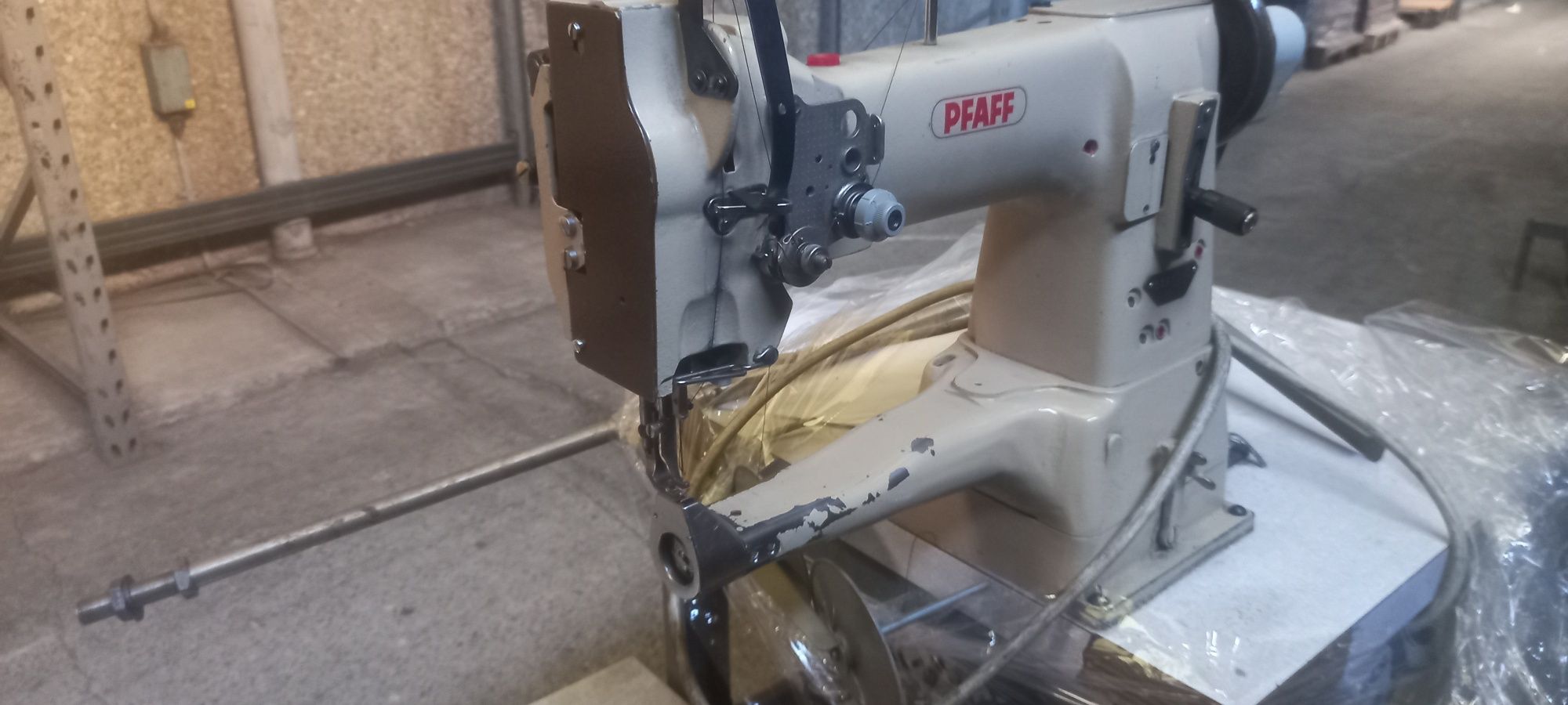 Mașina de cusut Pfaff și masina de subțiat piele