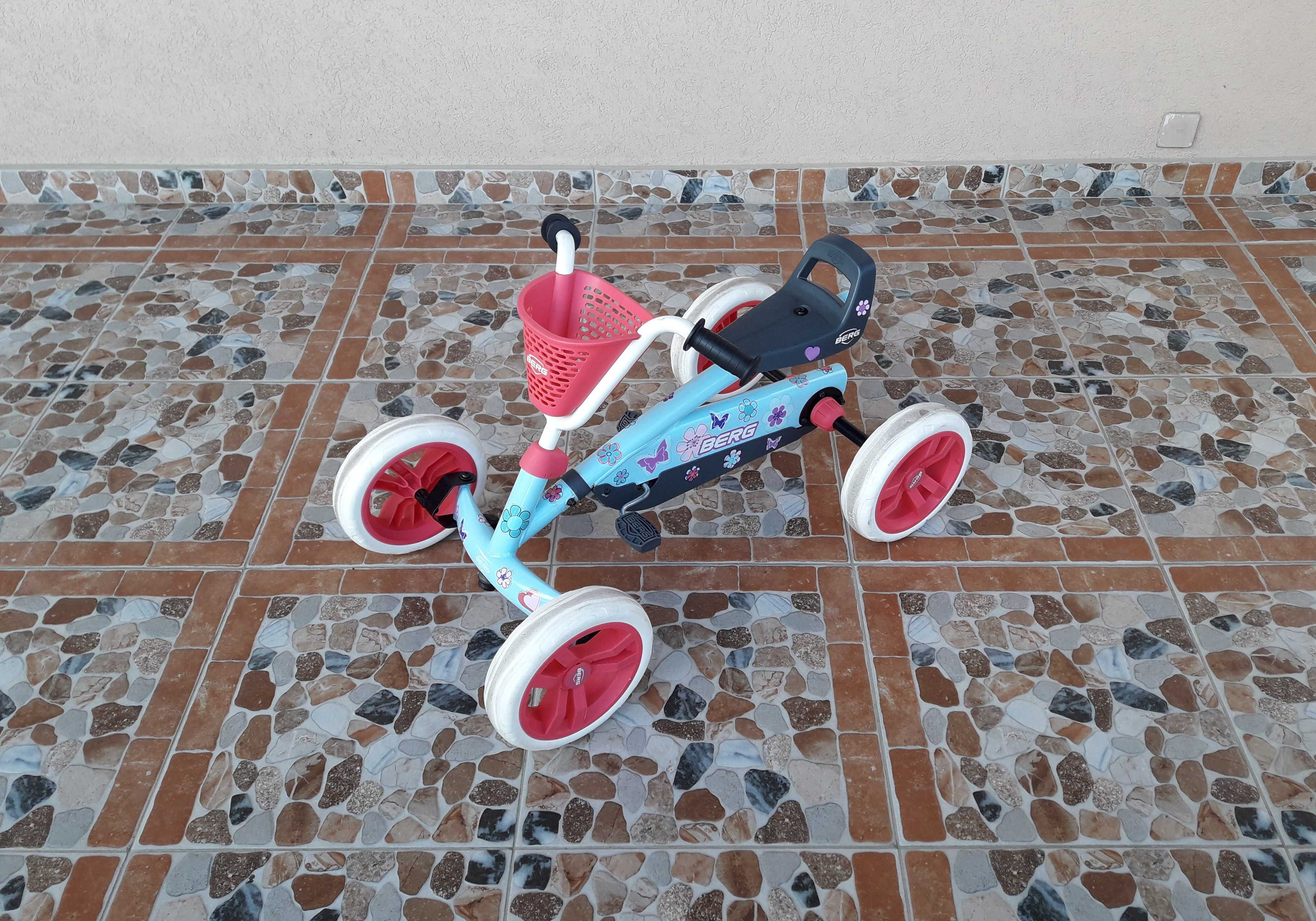 Cart (Kart) cu pedale pentru copii Berg Buzzy Bloom – alb/roz