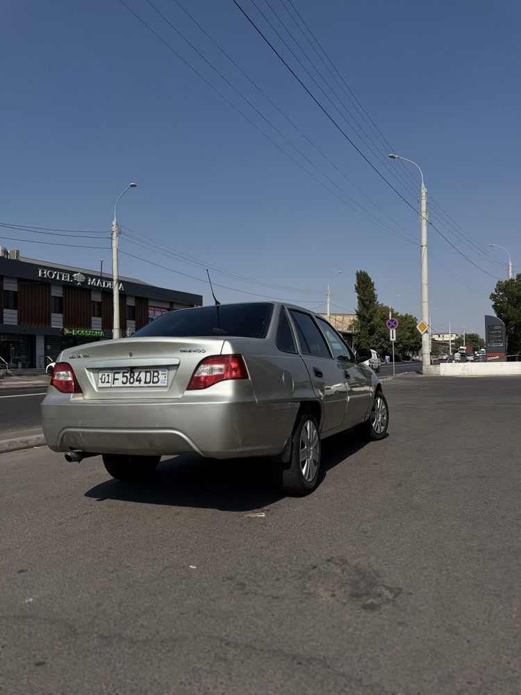 Nexia 2 sotiladi sostayaniyasi zor. 2009 yil 370000 km yurgan