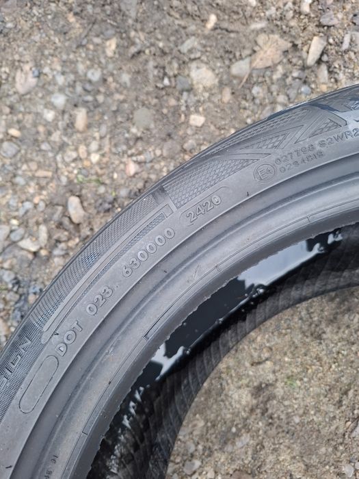 Vand 1 anvelopa 215 45 17 vredestine de iarna bun dot 2020