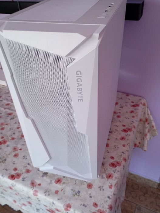 Carcasa pc Gigabyte