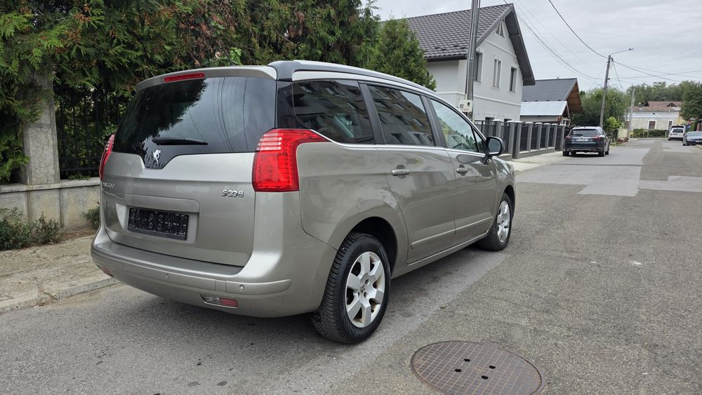 Peugeot 5008 * An 2013 * 1.6 Benzina 156 CP * Cutie Manuala