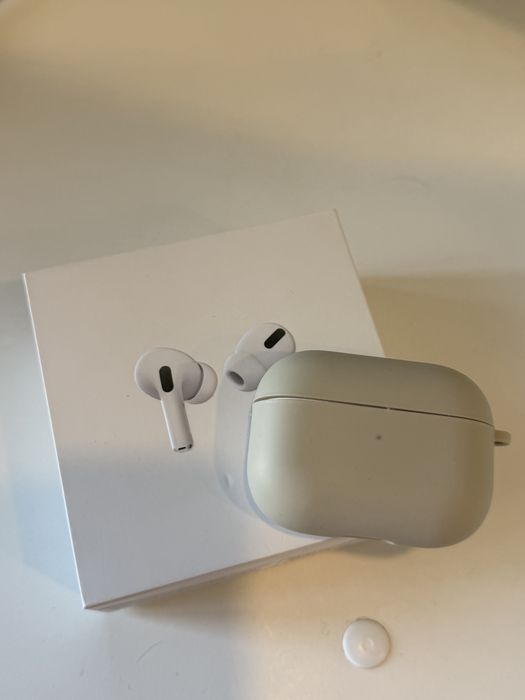 Наушники Apple Airpods pro