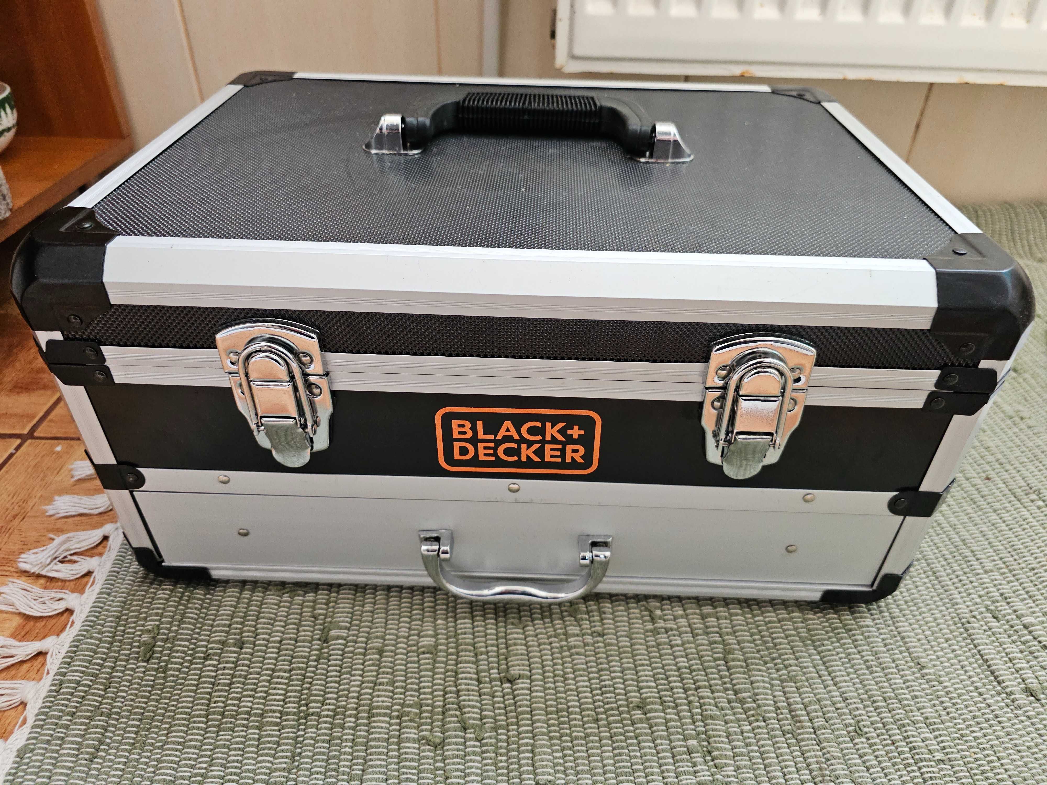 Autofiletanta bormasina Black Decker, cutie metalica, cu baterii