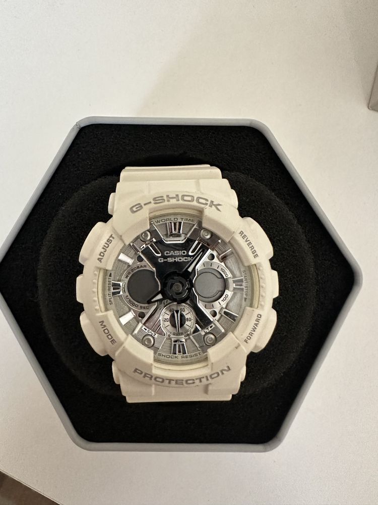 Часовник Casio G-shock