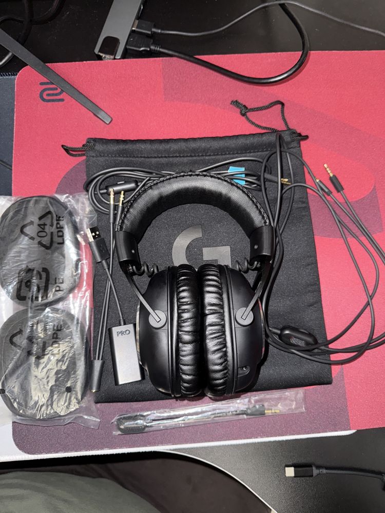 Logitech g pro x + Razer black shark v2 x