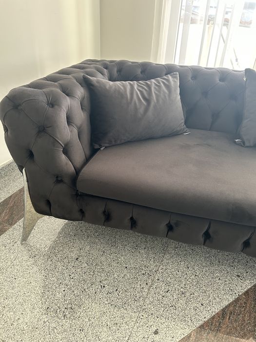 Canapea chesterfild neagra