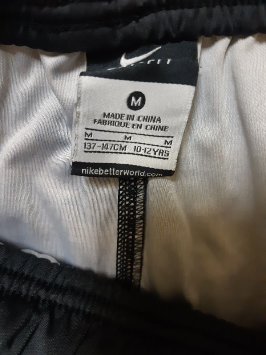 Pantaloni scurți Nike 10-12 ani