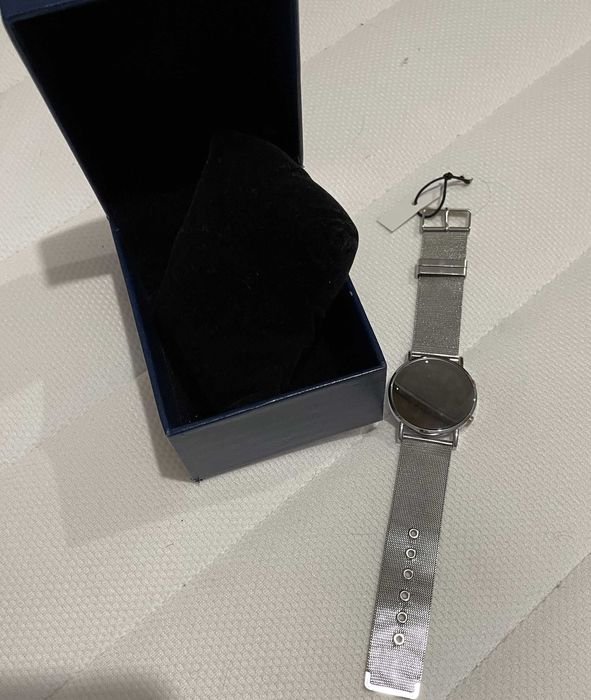 Ceas Led de mana curea metalica cadran 4cm argintiu plus cutie