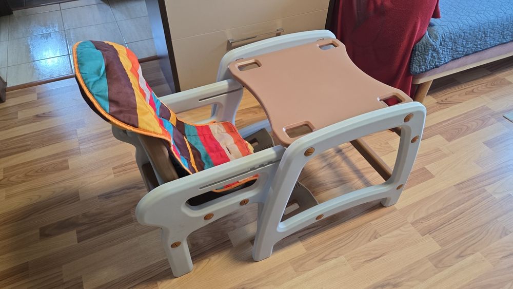 Scaun bebe tip birou sau masa de lucru