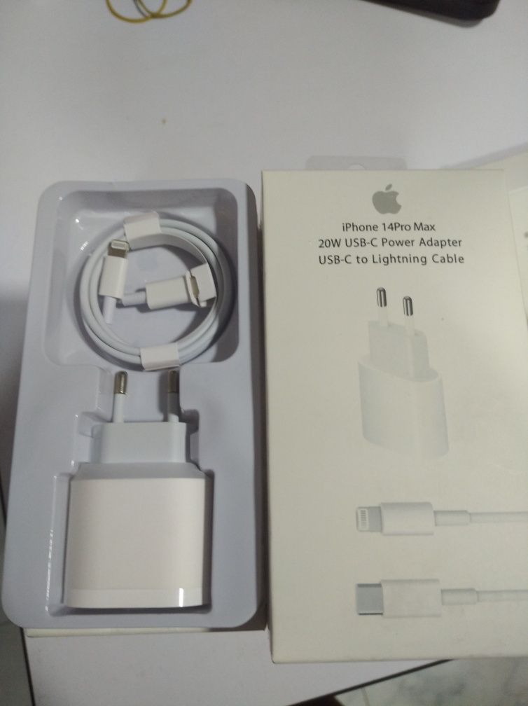 iPhone zaryatka 14