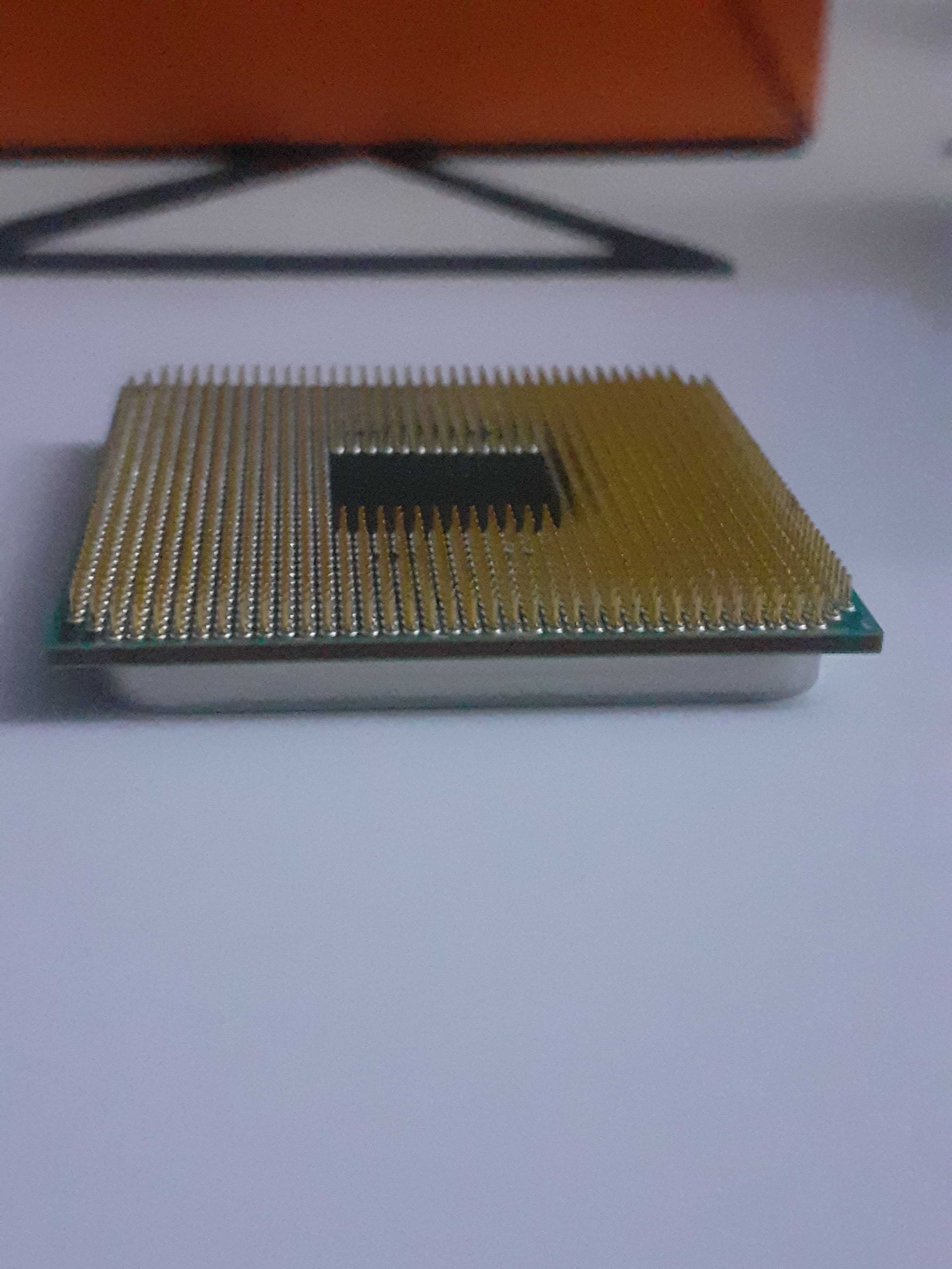 Procesor AMD Ryzen 3 2200G  3.5/3.7GHz